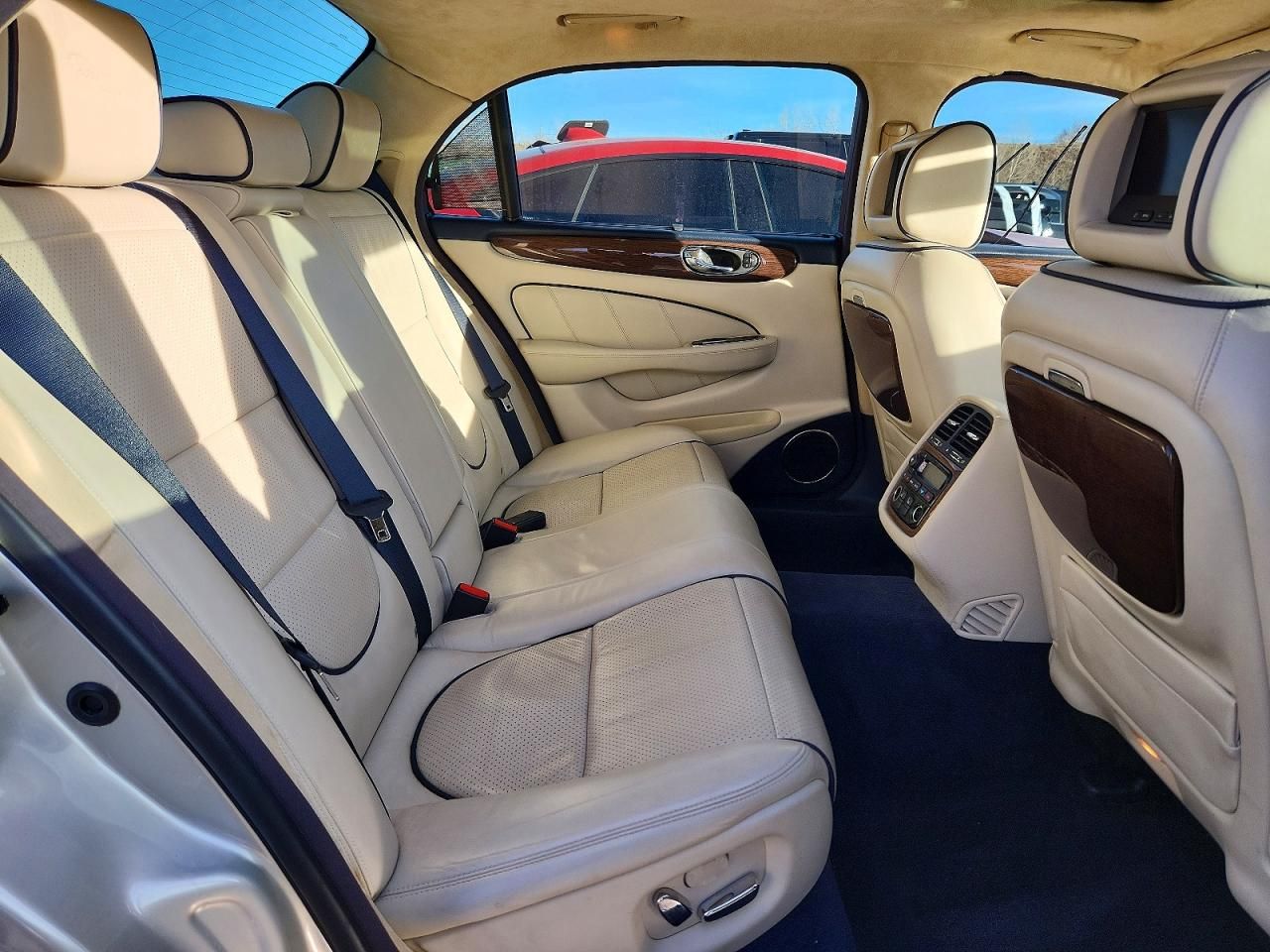 2009 Jaguar Xj Portfolio