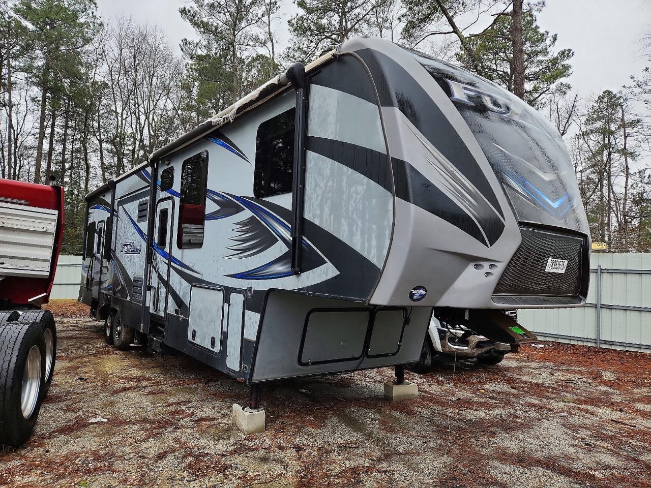 2016 Keystone Fuzion Camper