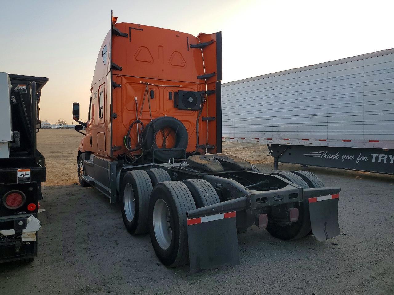 2020 Freigliner 2020 Freightliner Cascadia 126 Semi Truck