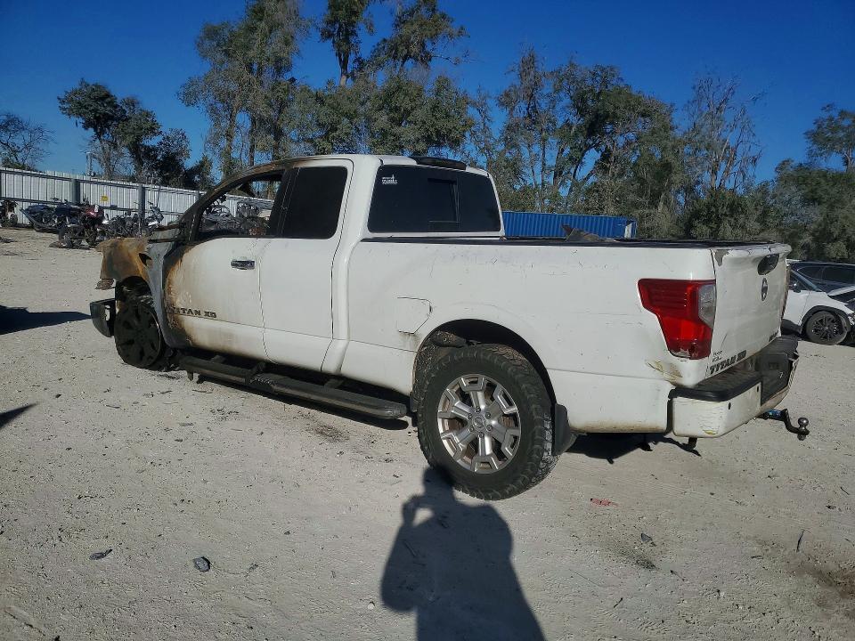 2017 Nissan Titan xd sv