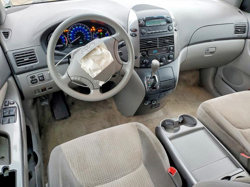 2010 Toyota Sienna le 7-passenger