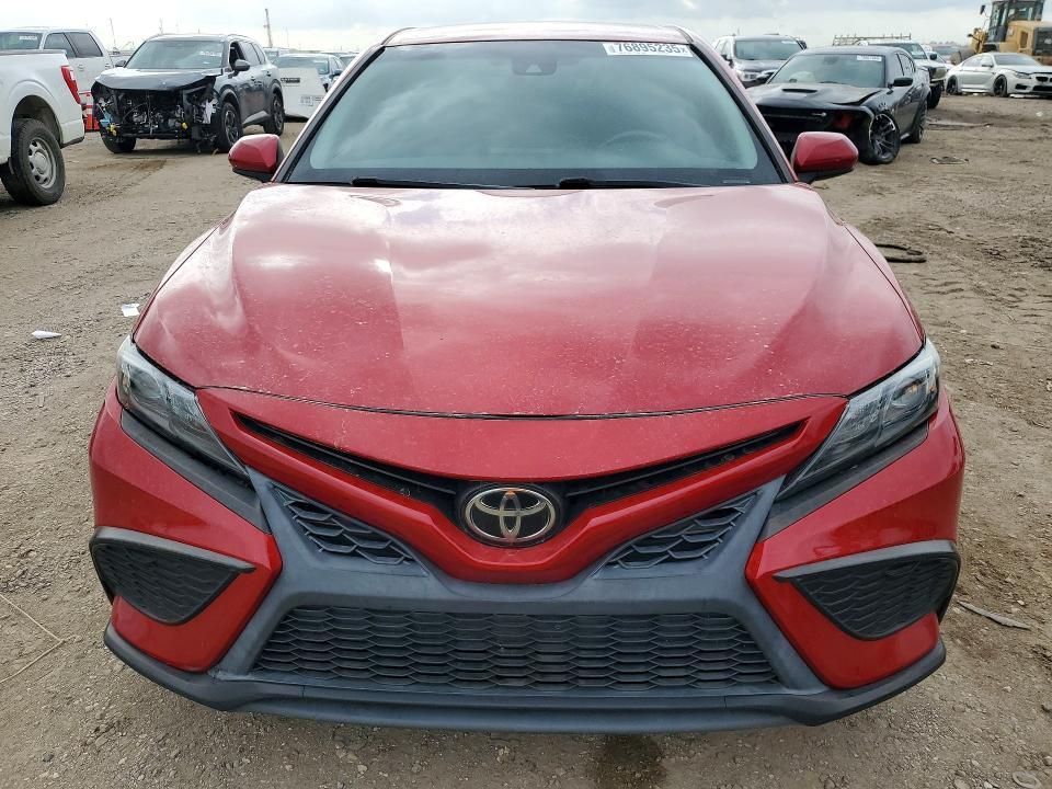 2021 Toyota Camry se