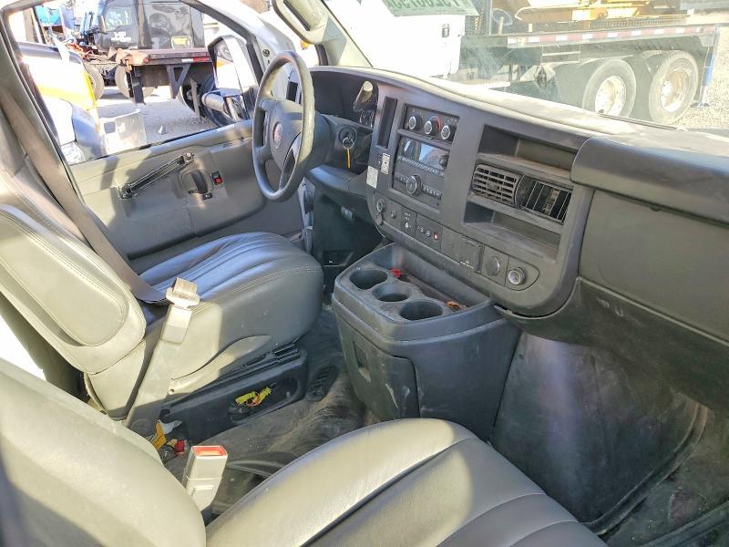 2022 GMC Savana box Truck