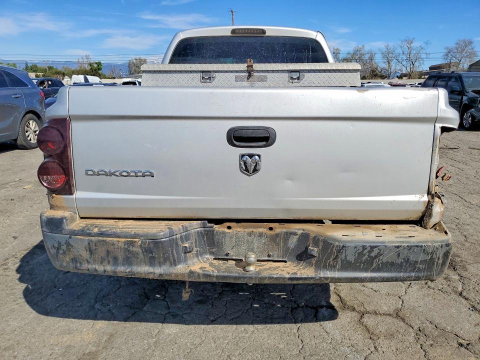 2005 Dodge Dakota Quattro