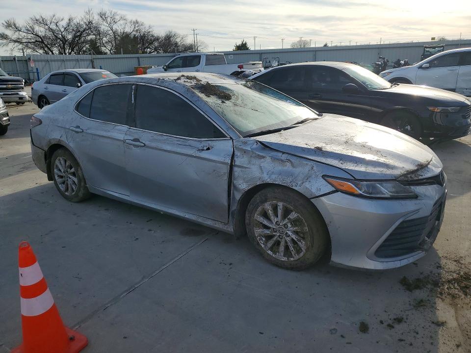2024 Toyota Camry le