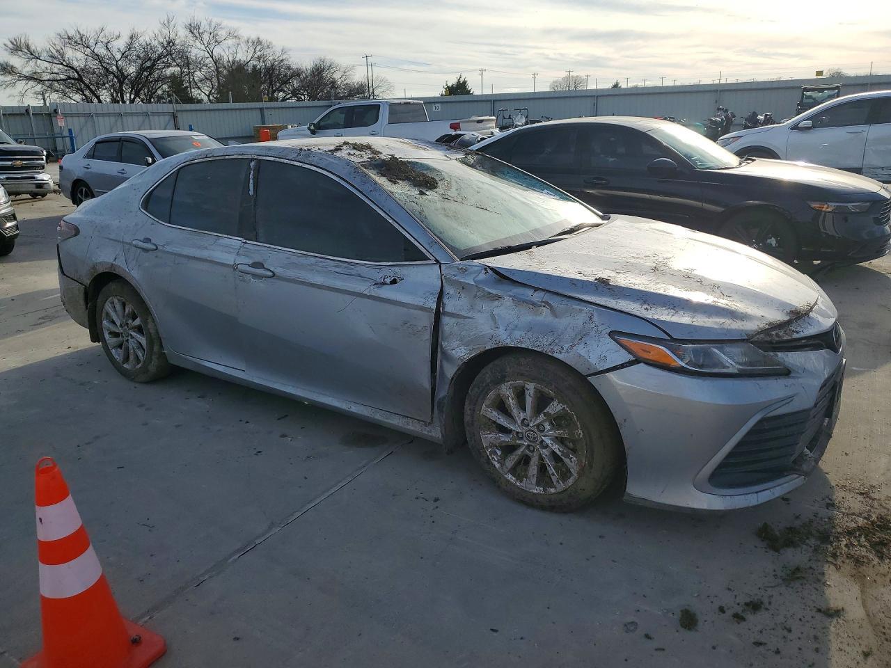 2024 Toyota Camry le