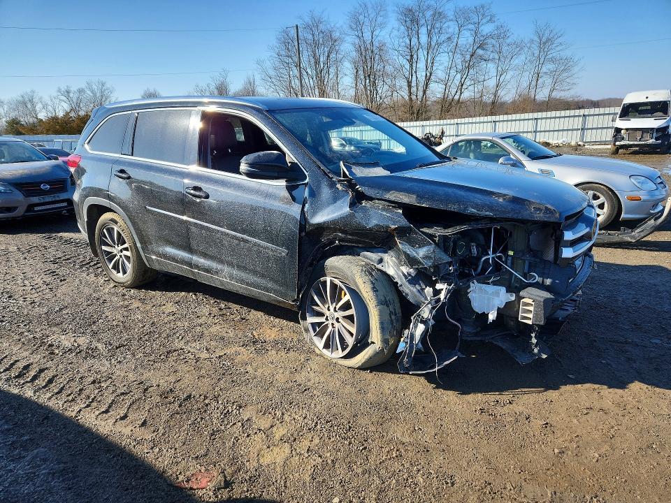 2018 Toyota Highlander se
