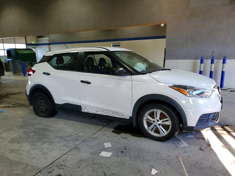 2020 Nissan Kicks s