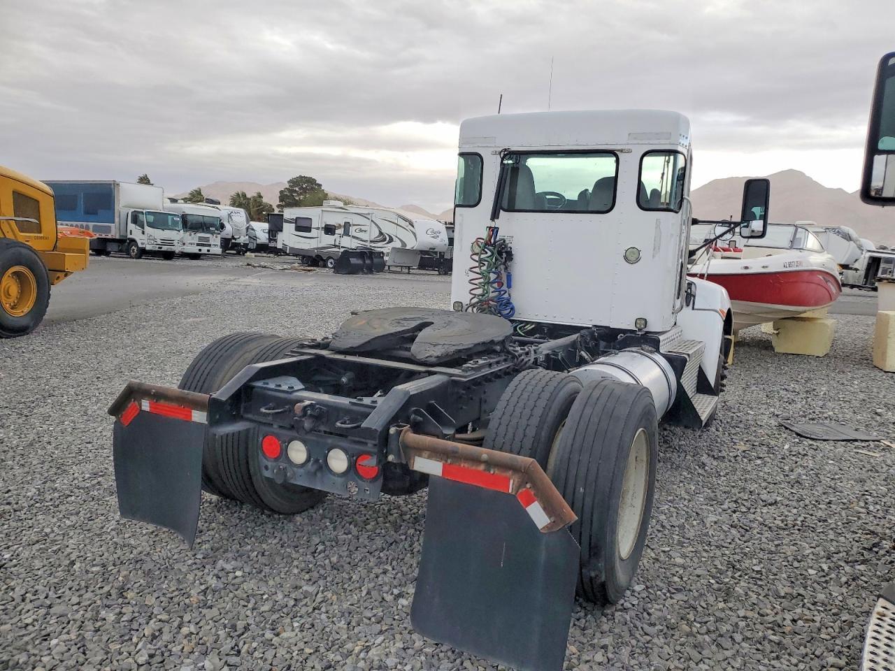 2015 Kenworth T300 Semi Truck