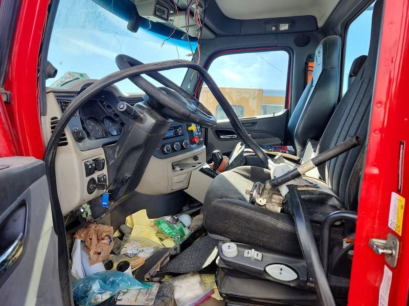 2018 Peterbilt 567 Semi Truck