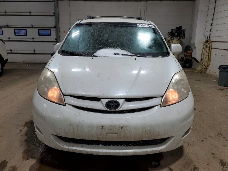 2010 Toyota Sienna xle