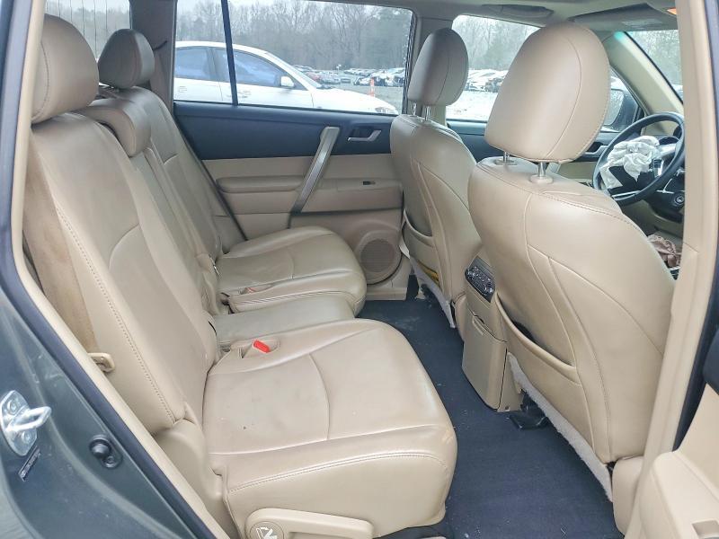 2013 Toyota Highlander se
