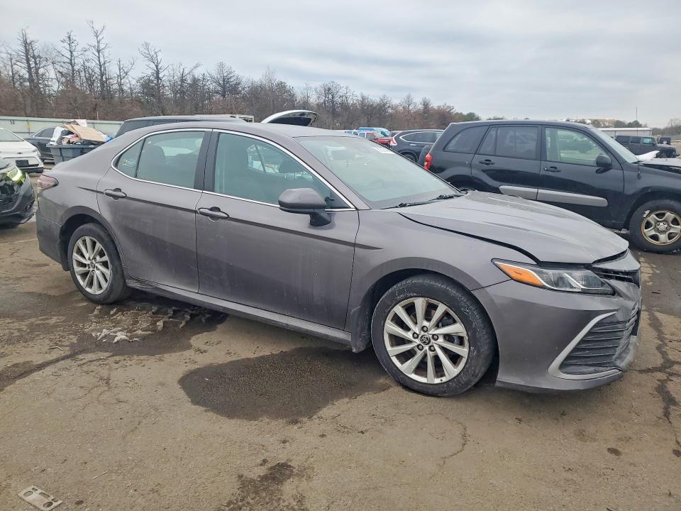 2021 Toyota Camry le