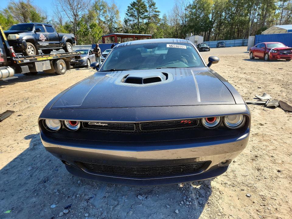 2016 Dodge Challenger r