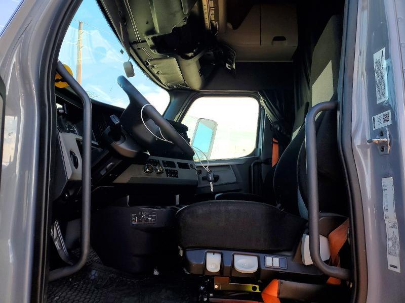 2020 Freightliner Cascadia 126 Semi Truck