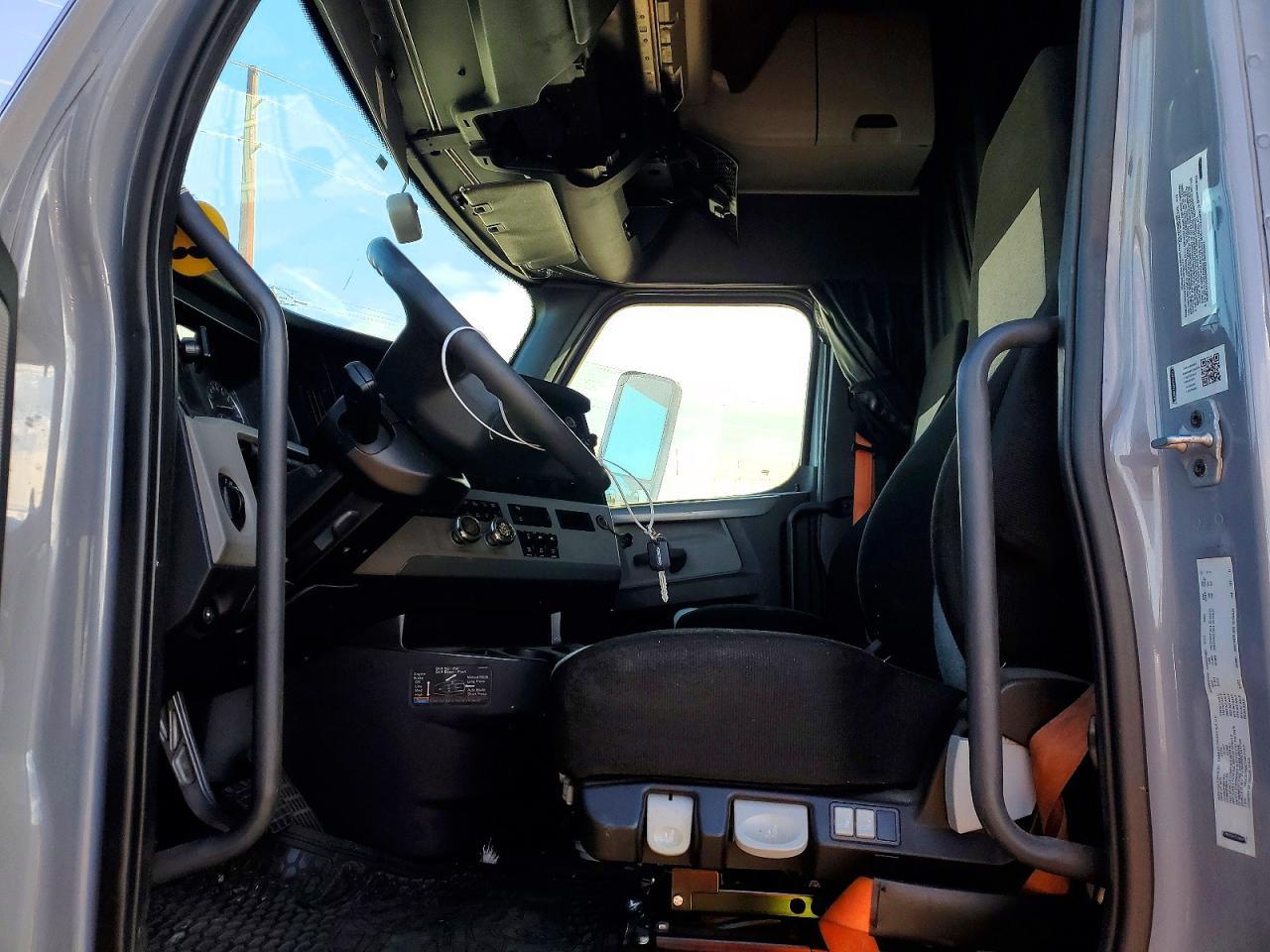 2020 Freightliner Cascadia 126 Semi Truck