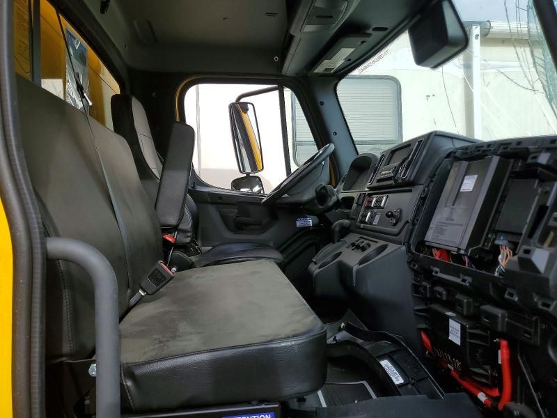 2026 Freightliner M2 106 Med-box Truck