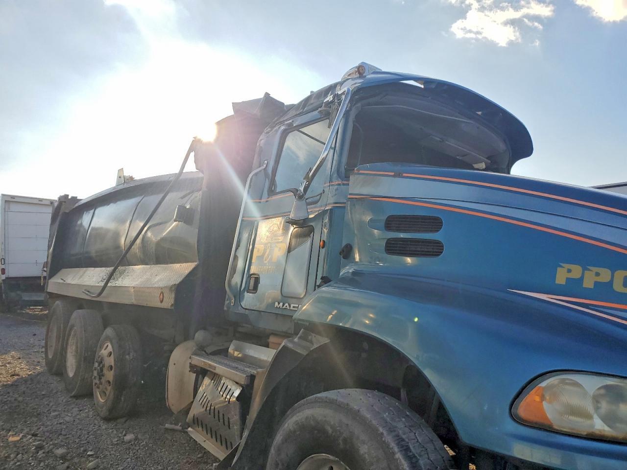 2015 Mack CXU613 Dump Truck