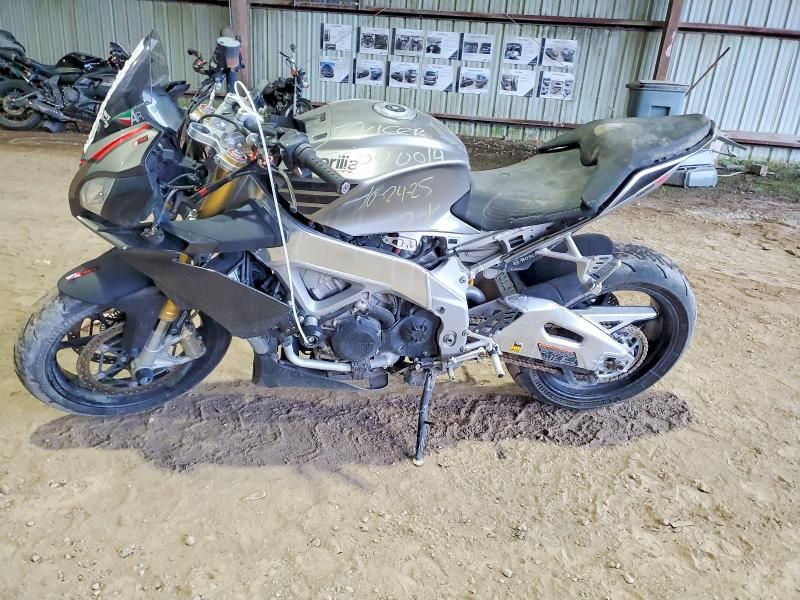 2016 Aprilia Tuono V4 1100 RR