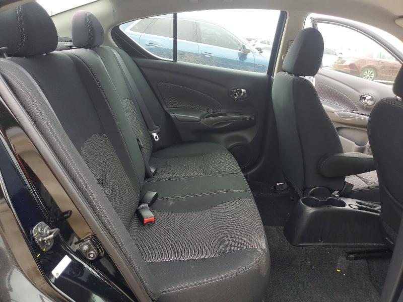 2018 Nissan Versa sv