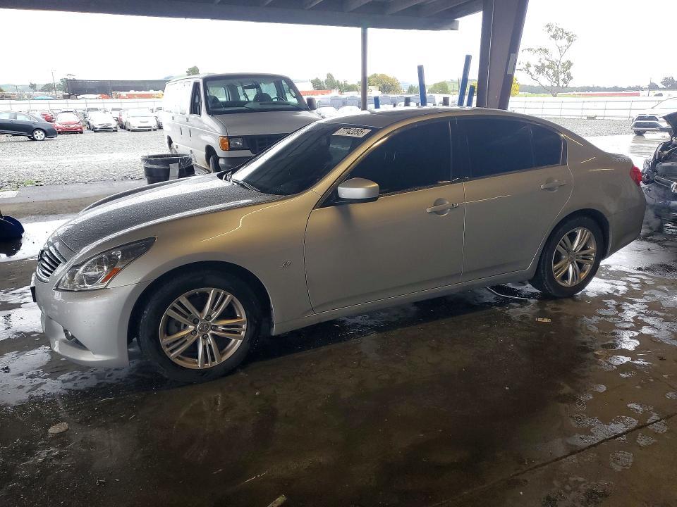 2015 Infiniti Q40