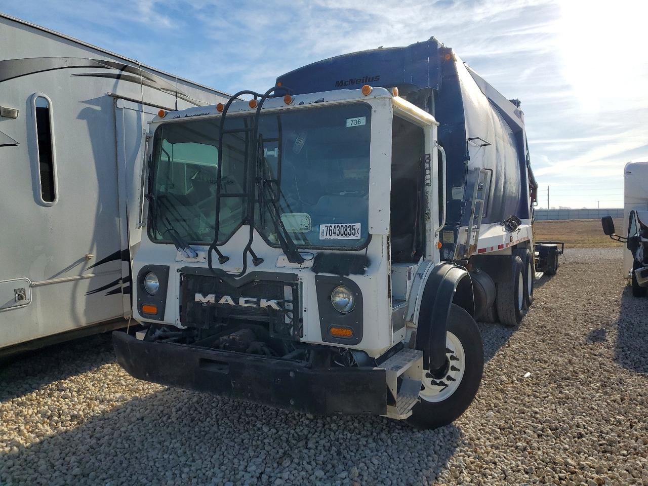 2009 Mack MRU600 Refuse Truck