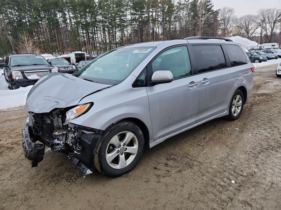 2018 Toyota Sienna le 8-passenger