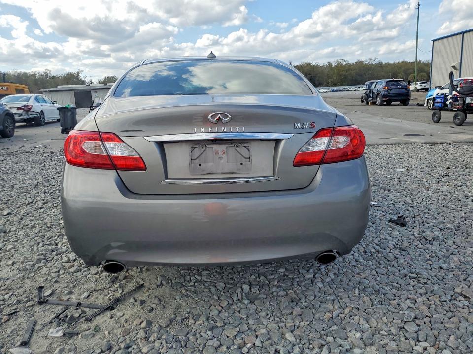 2012 Infiniti M37