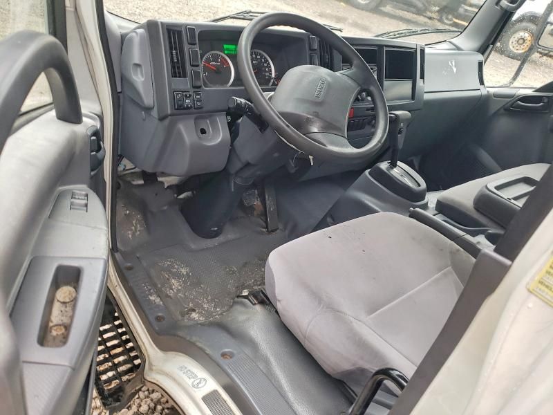 2017 Isuzu Npr hd box Truck