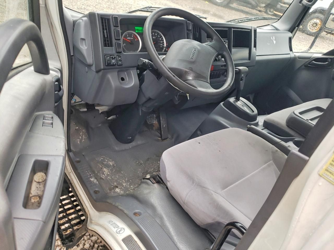 2017 Isuzu NPR HD BOX Truck