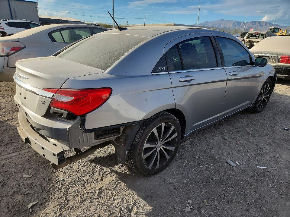 2013 Chrysler 200 Limited