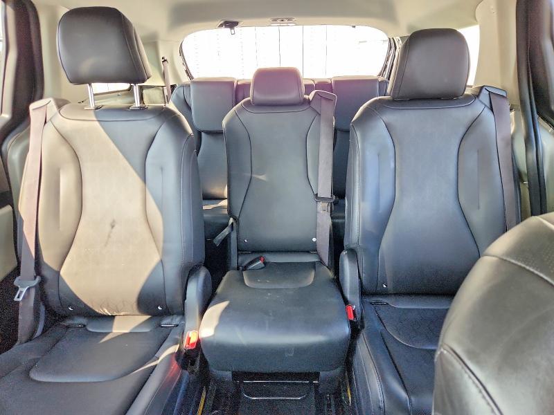 2022 KIA Carnival lx