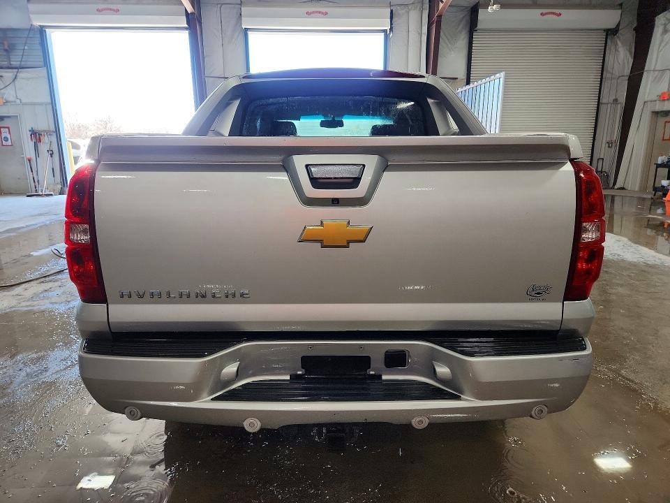 2013 Chevrolet Avalanche LS