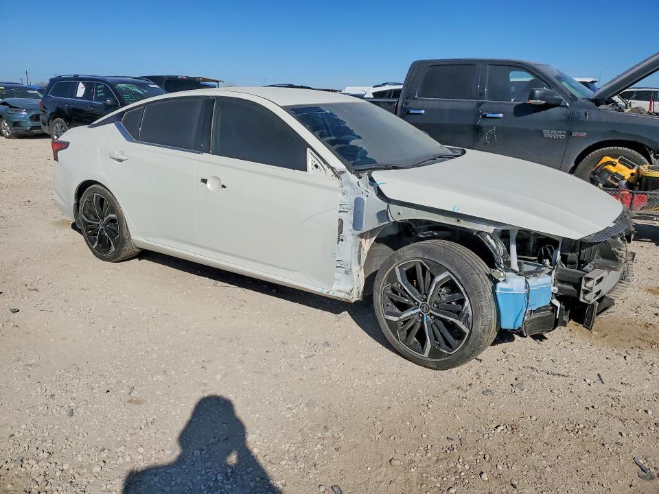 2025 Niss Altima 2.5 sr