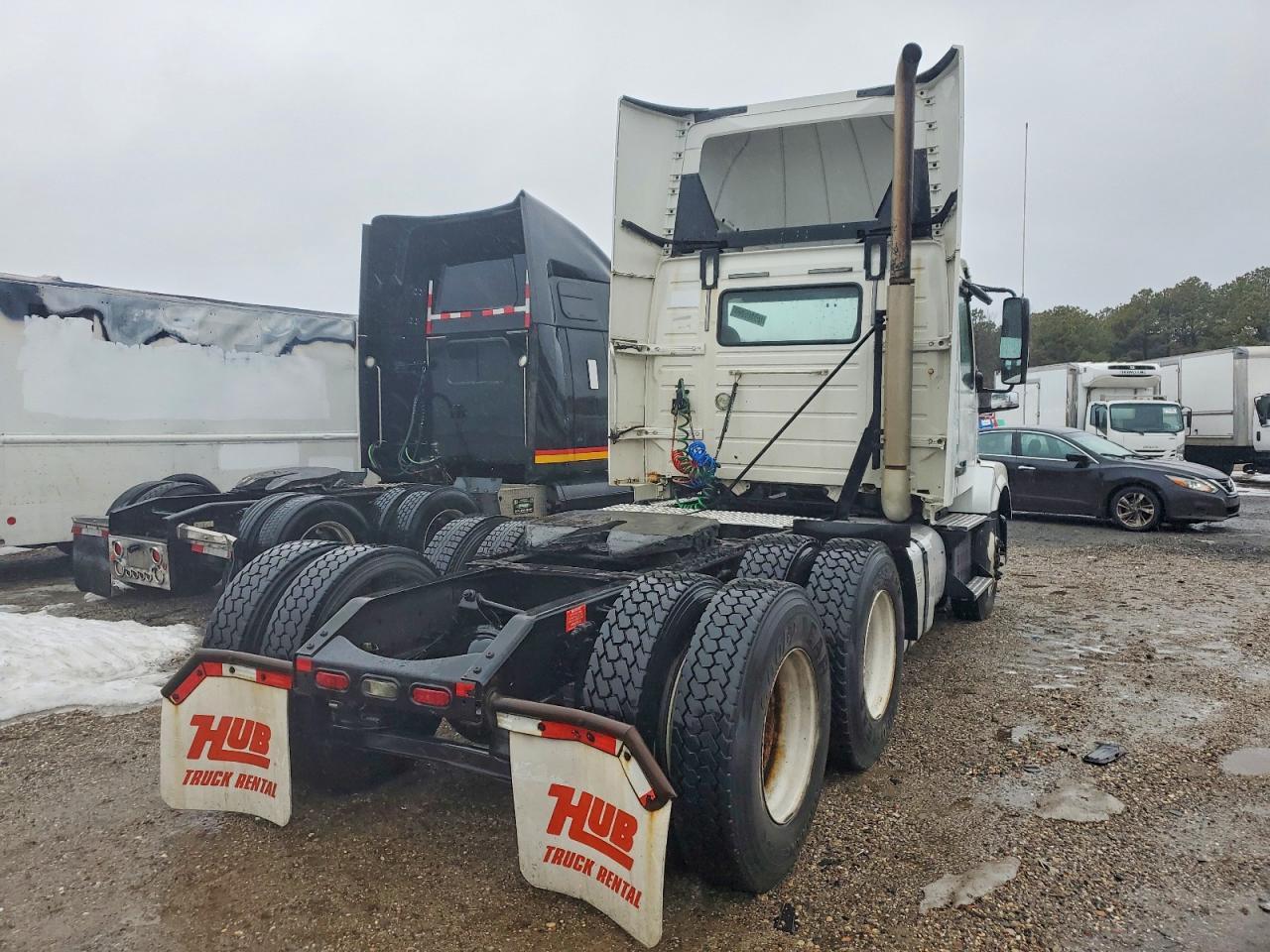 2013 Volvo VNL Semi Truck