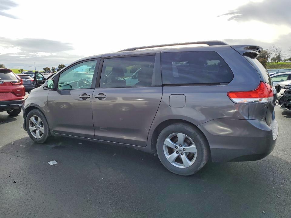 2012 Toyota Sienna le