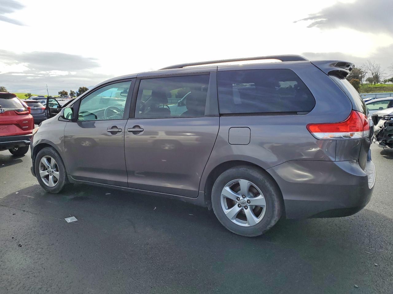 2012 Toyota Sienna le