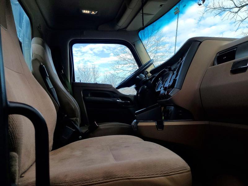 2015 Kenworth T680 Semi Truck