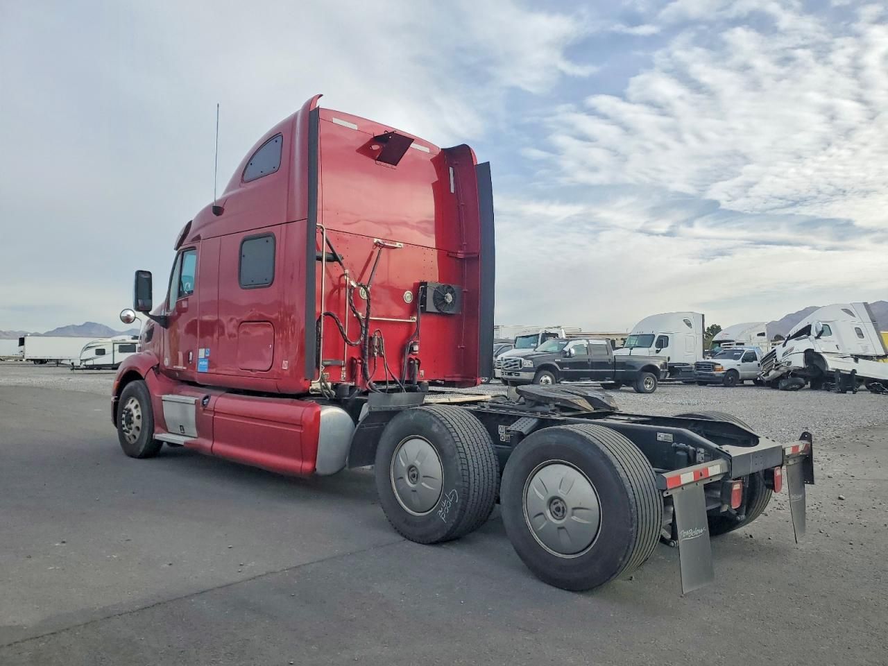 2017 Peterbilt 589 Semi Truck