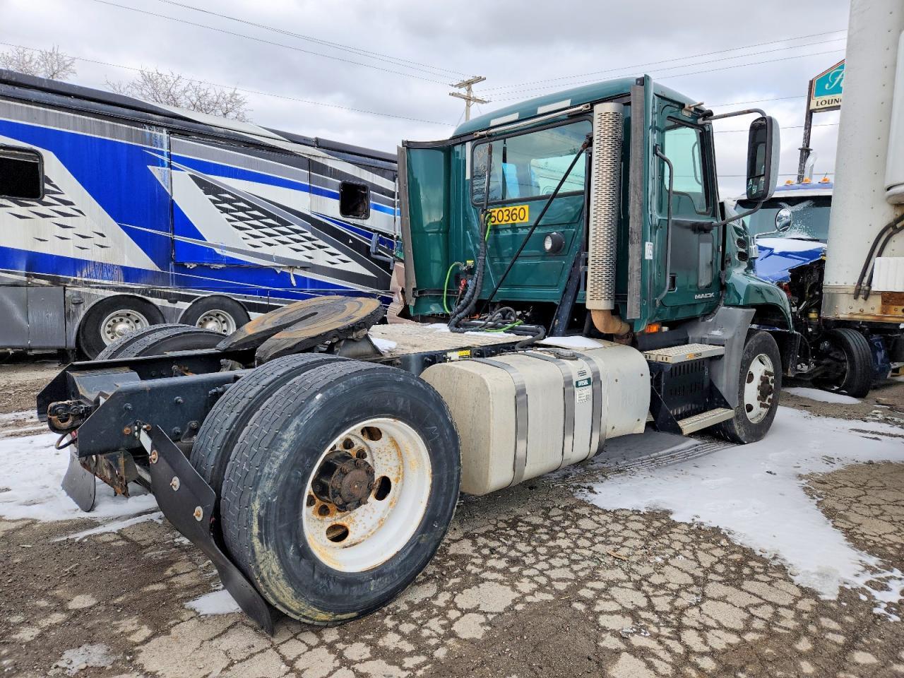 2016 Mack CXU613 Semi Truck