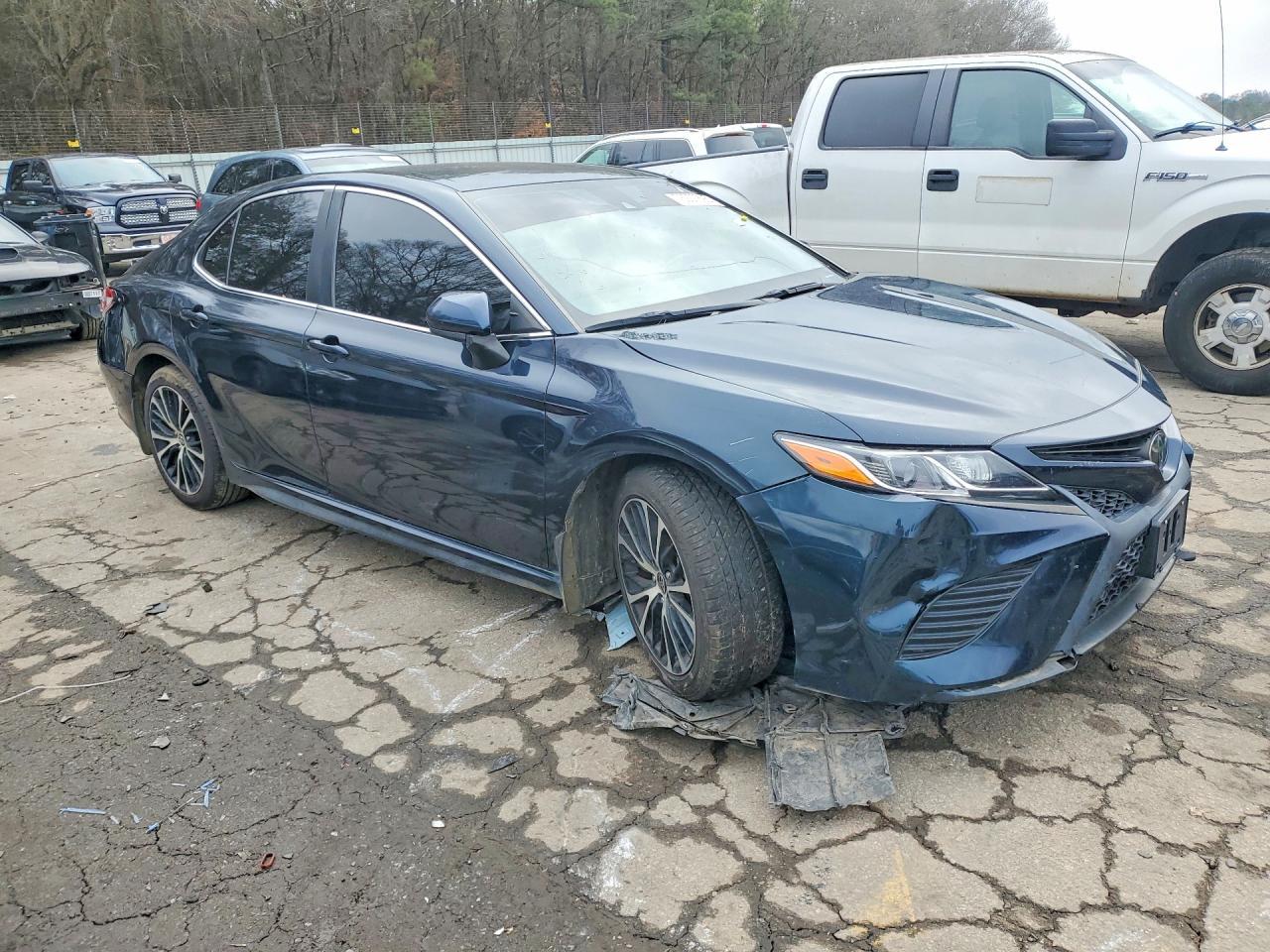 2020 Toyota Camry se