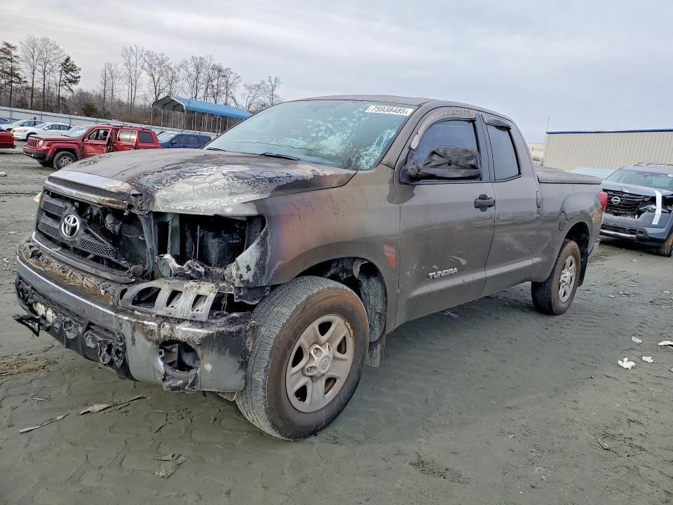 2013 Toyota Tundra Double cab SR5