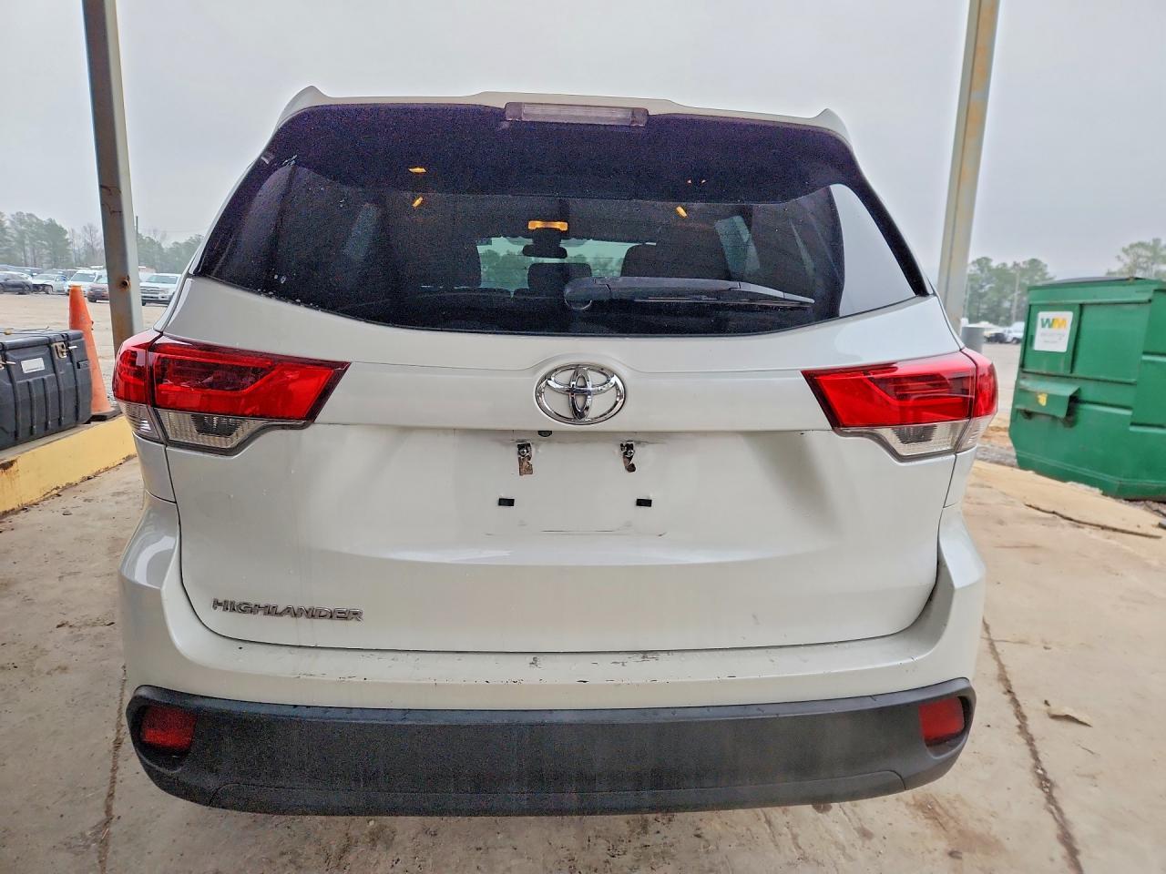 2019 Toyota Highlander le