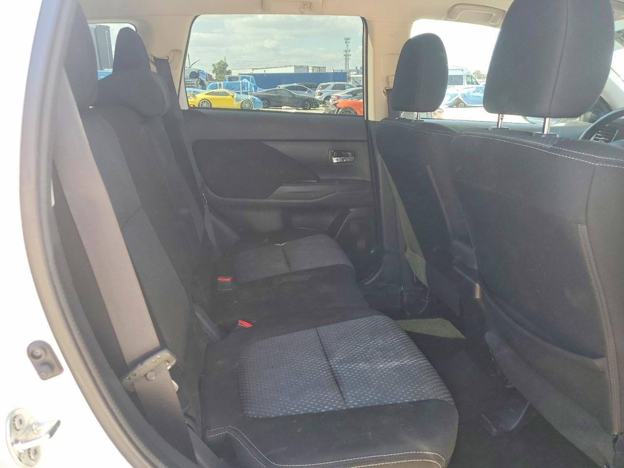 2016 Mitsubishi Outlander se