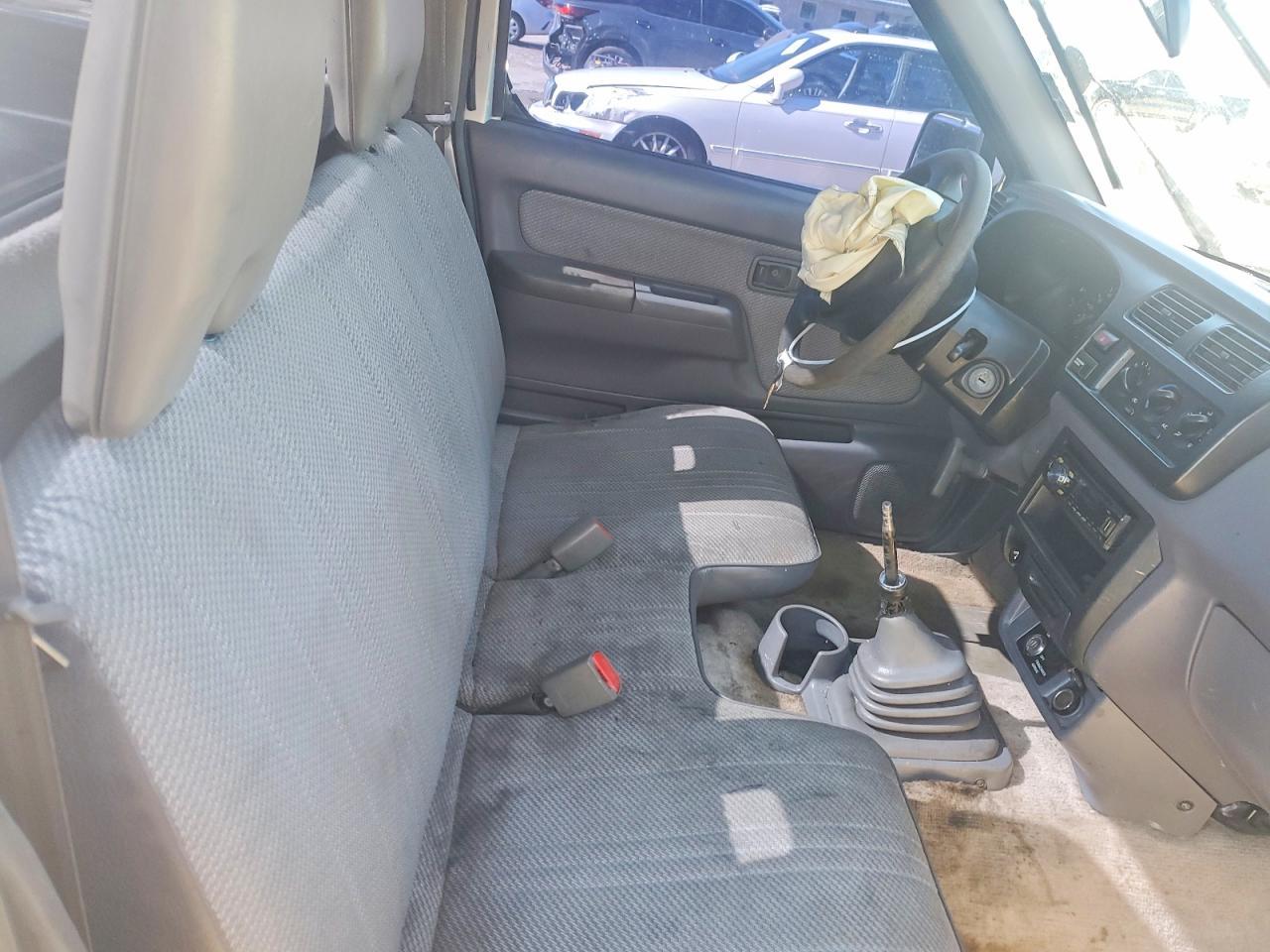 2000 Nissan Frontier XE