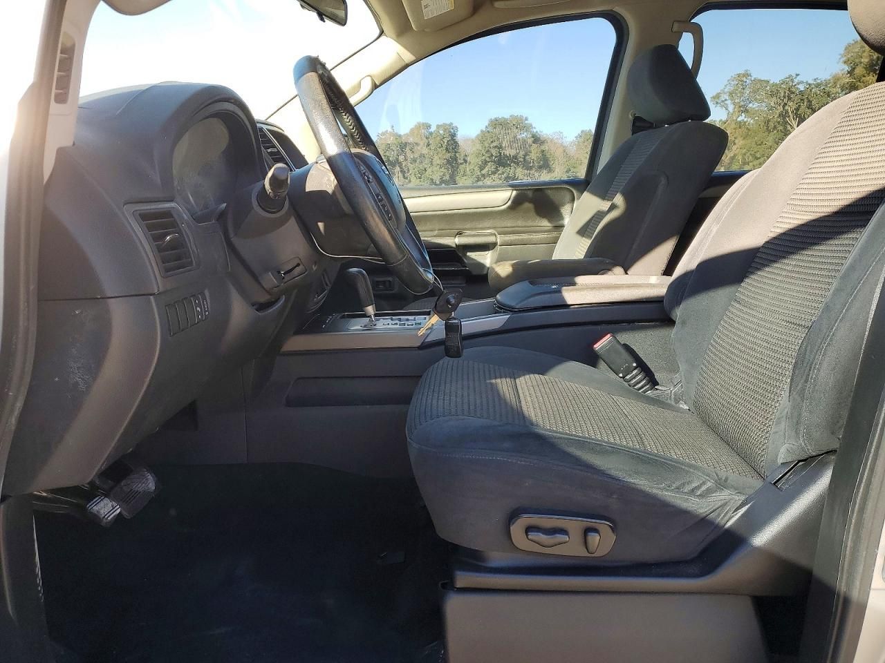 2013 Nissan Armada sv