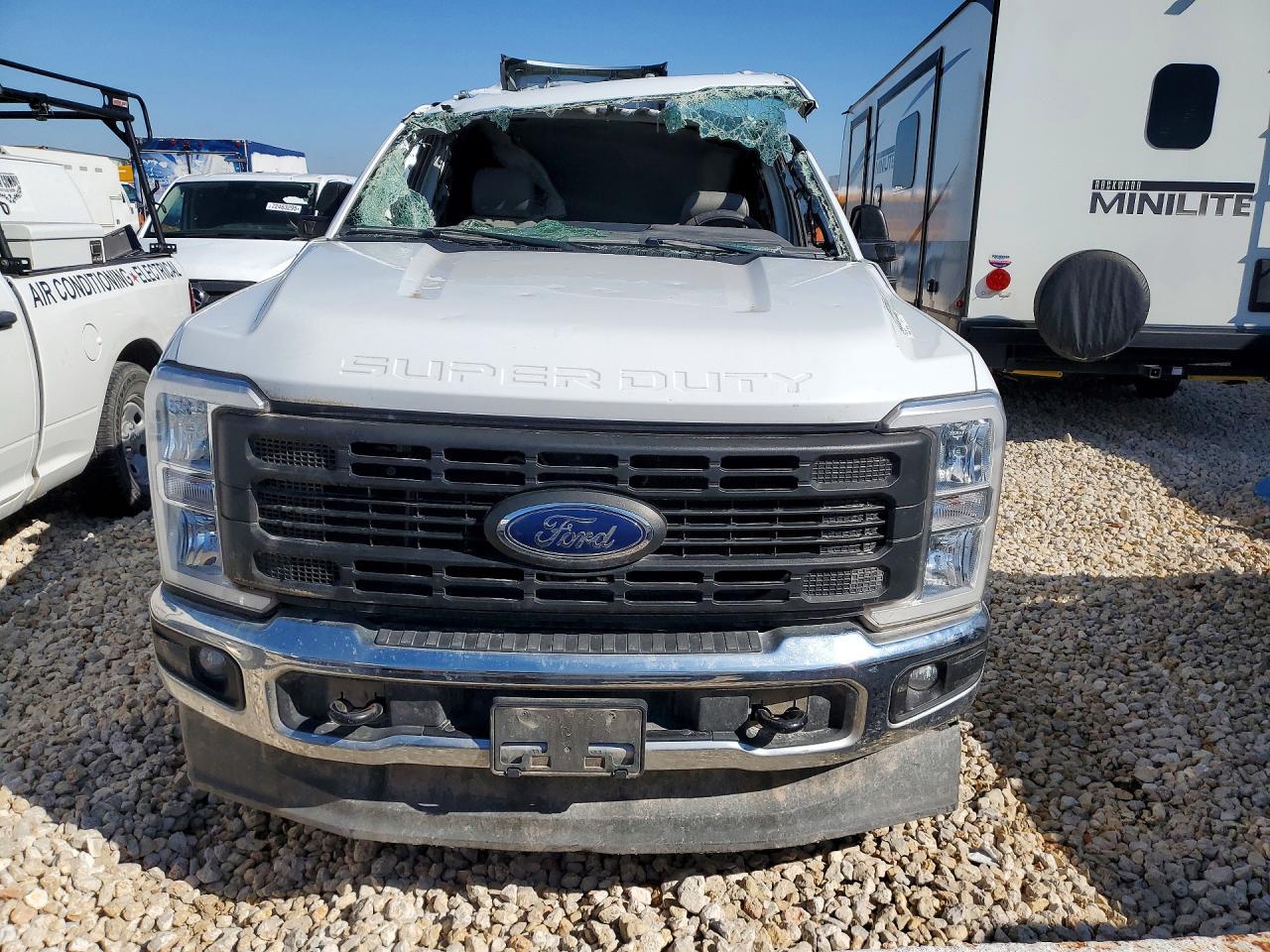 2024 Ford F350 Super Duty Flatbed Truck