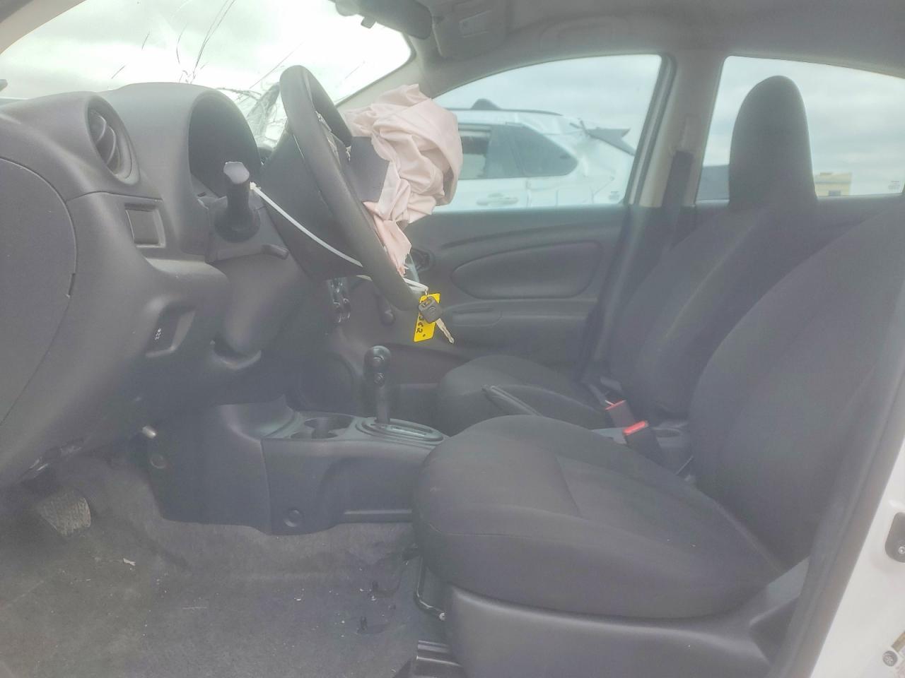 2015 Niss Versa 1.6 s