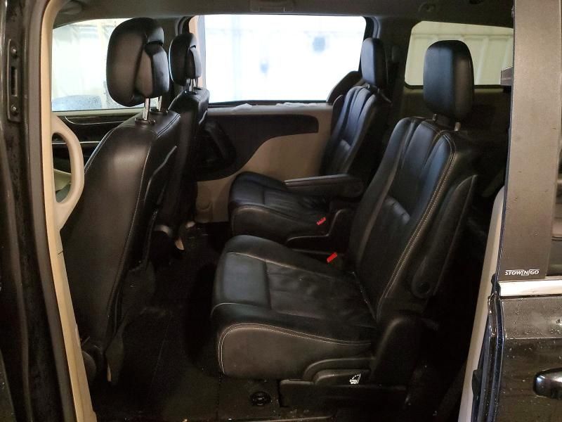 2013 Chrysler Town & Country Touring