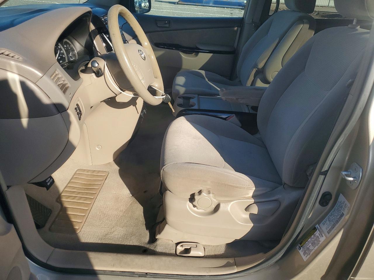 2004 Toyota Sienna ce